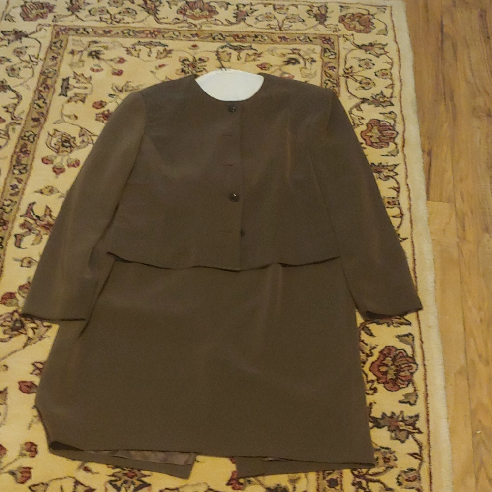 Suit - Picture 3 of 4